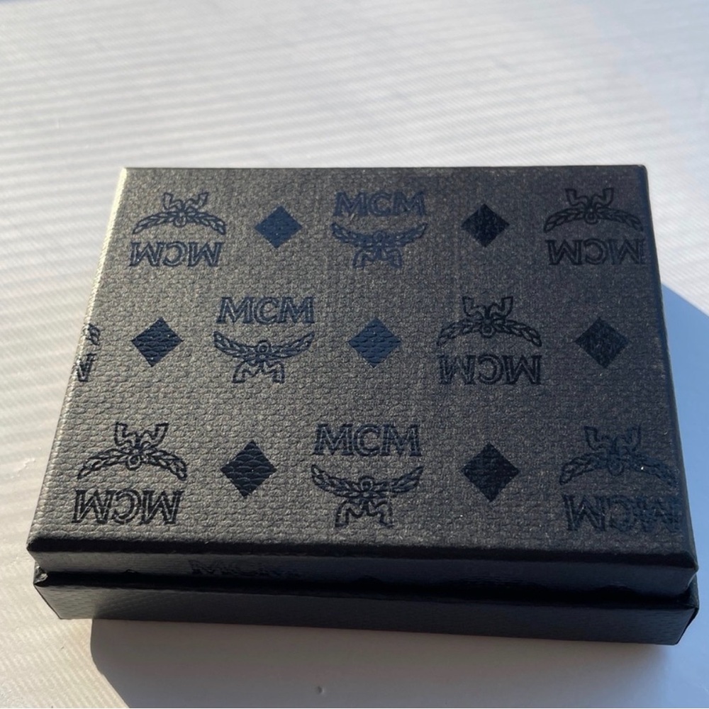 MCM Diamond Silver  Leather Wallet. Full Inclusion - Picture 11 of 11